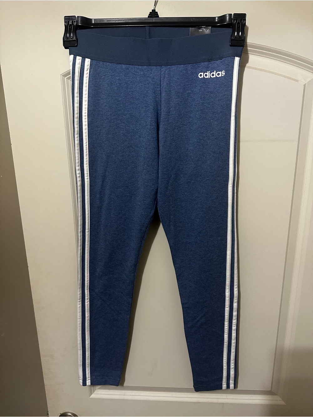 NWT! Adidas Fitted Normal length classic Leggings